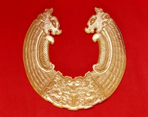Placa con dos dragones y una máscara Tao-tie de Chinese School